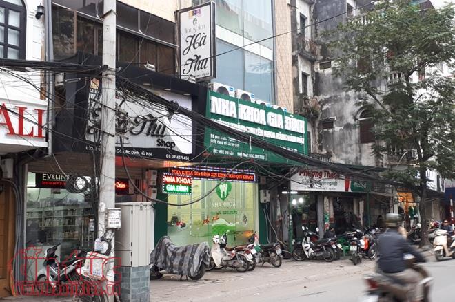 Ngổn ngang cáp viễn thông tại phố Đội Cấn ảnh 2